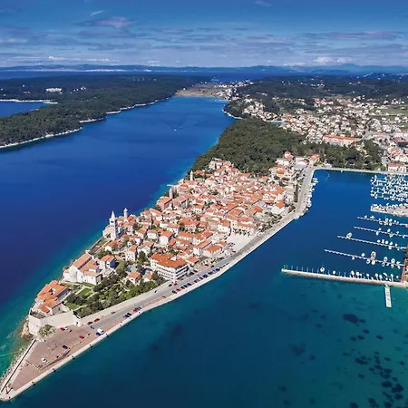 Stunning In Rab With Wifi